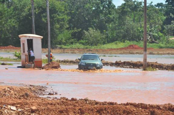 Represa transbordando em Filadelfia - TO